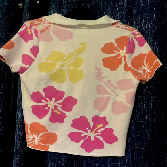 Forever 21 Hawaiian flower top - Picture 2 of 3